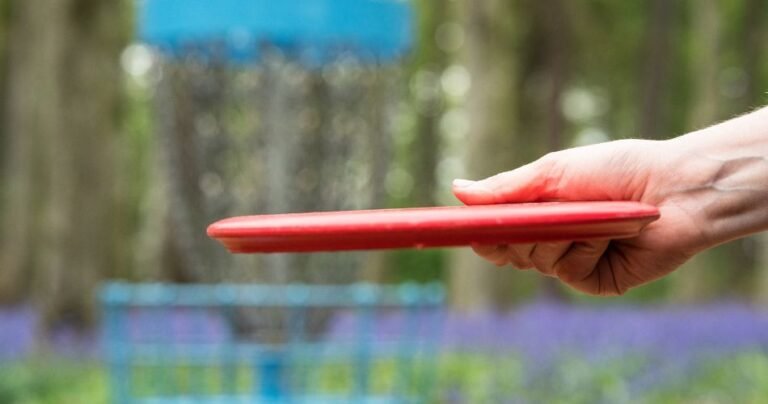 How to Throw in Disc Golf Like a Pro: Mastering the Basics of Throwing Technique